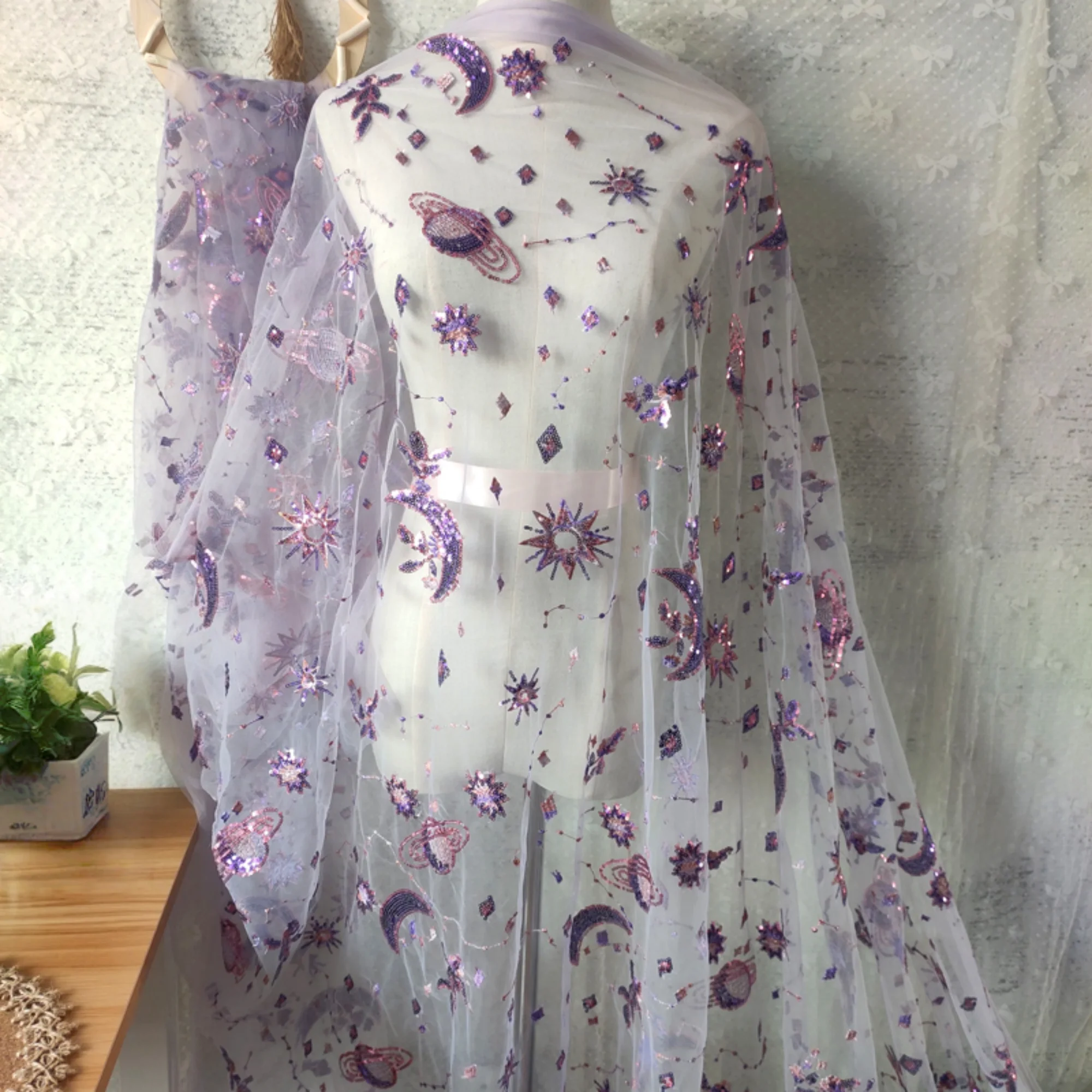 Embroidery Net Fabric - 0,5 Meter Lila Breite 55,11 Zoll