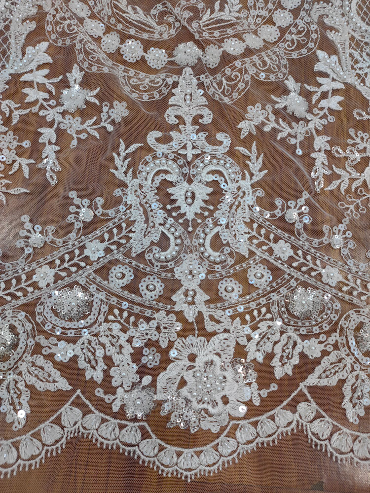 Hochzeitskleid, hochwertiger,  – Embroidery Gradient Bewertung und Preis