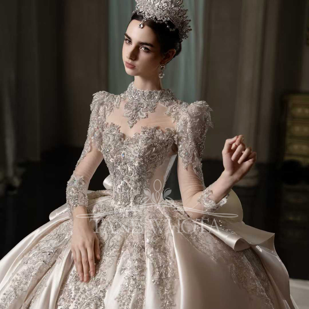 Luxuriöses, rosafarbenes, mit  – Embroidery Rose Bewertung und Preis
