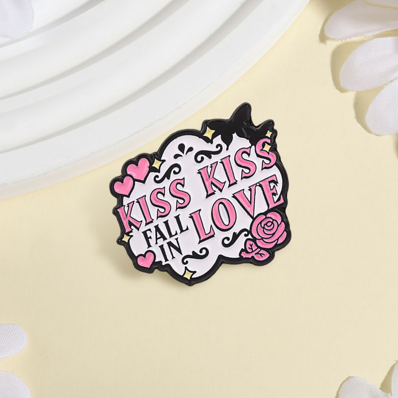 Kiss Kiss Fall In Love Abzeich – Embroidery Kiss Bewertung und Preis