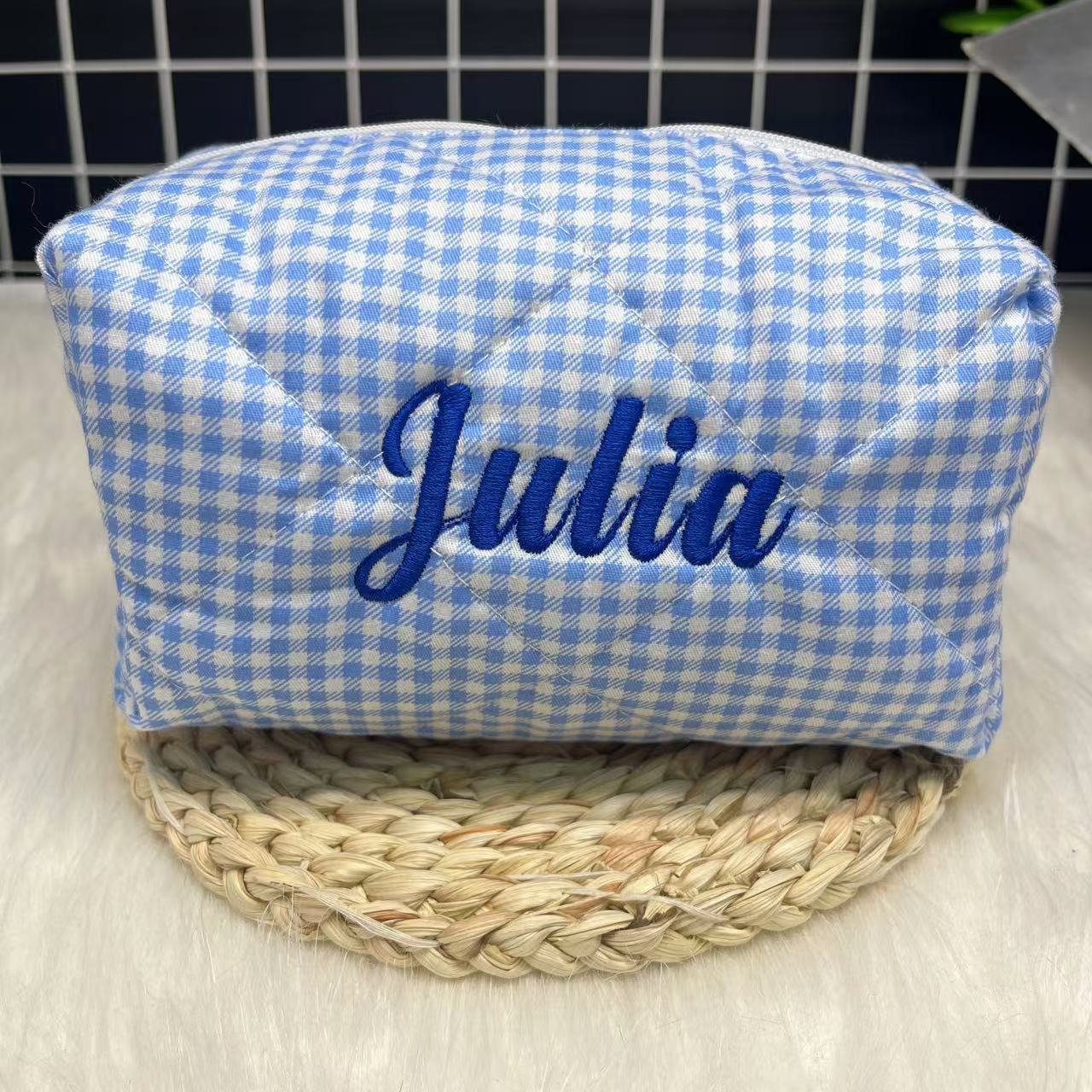Gestreifte Kosmetiktasche mit  – Embroidery Names Bewertung und Preis